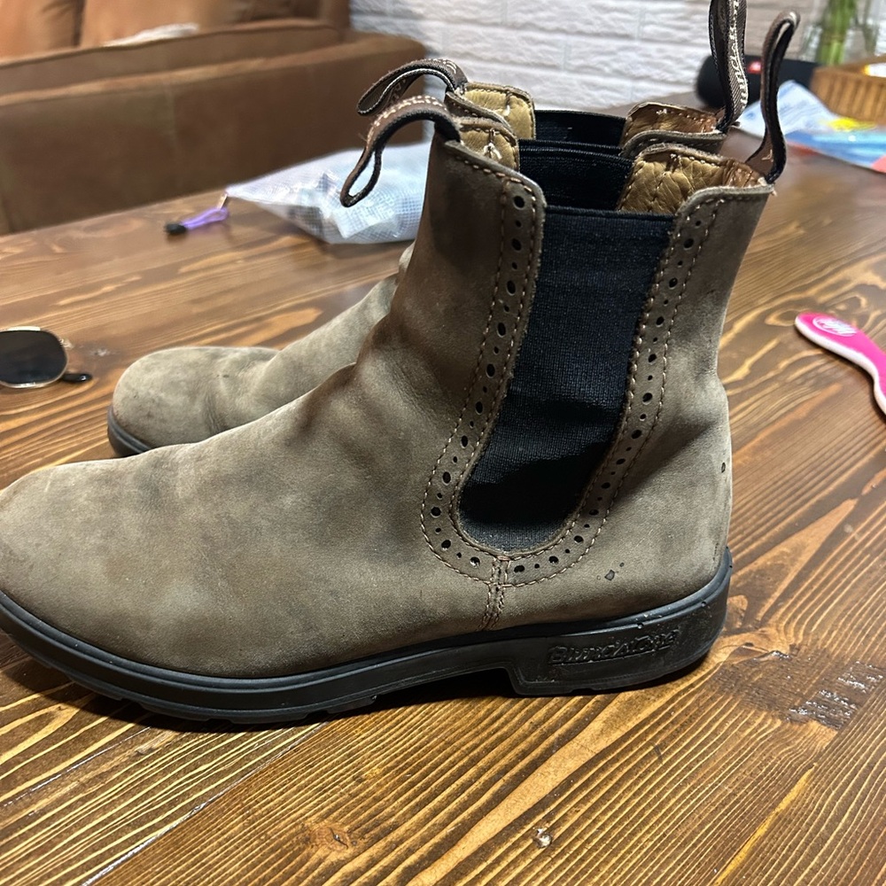 Blundstone Brown and Black Chelsea Boots